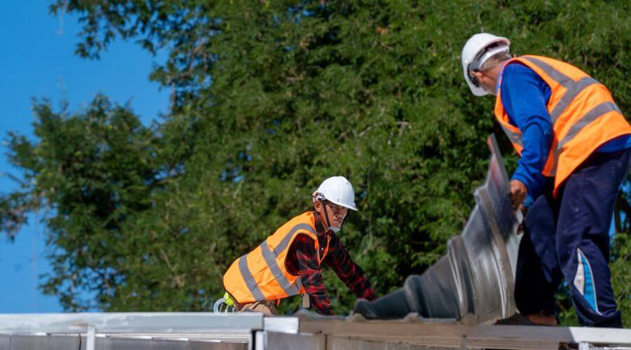 Professional gutter cleaning in Hansen, ID